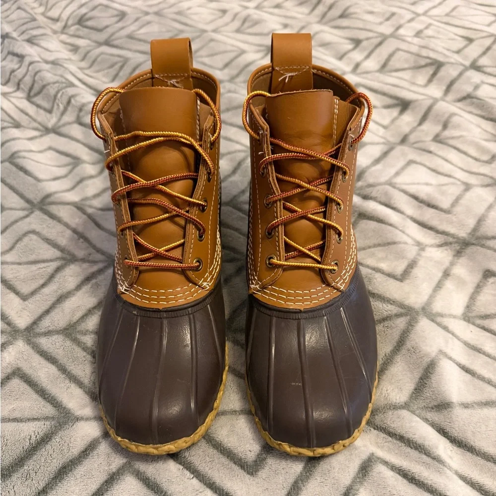 LIKE NEW L.L. Bean women’s Bean Boots brown Size 8 , 6 inches